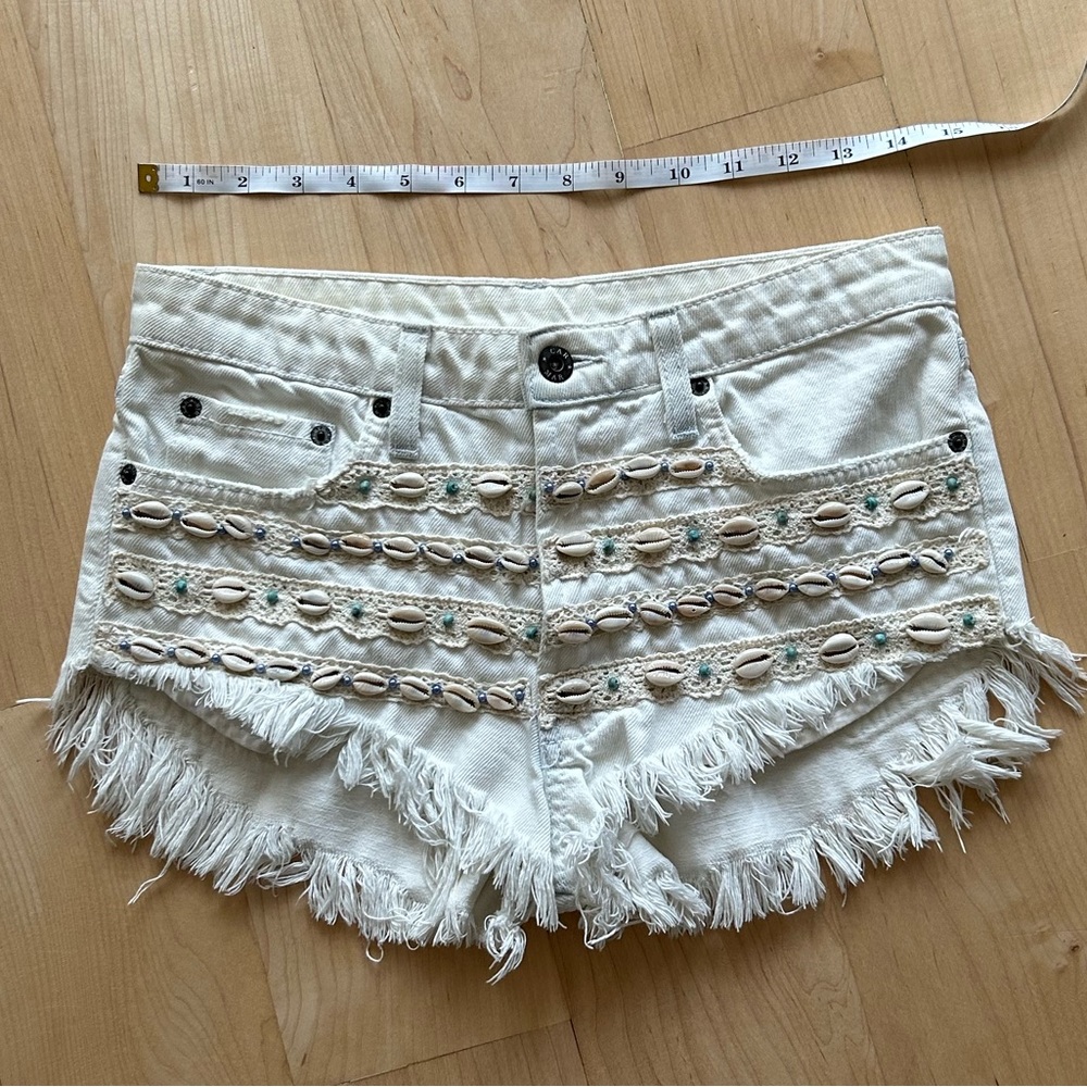 CARMAR Seashell Shorts